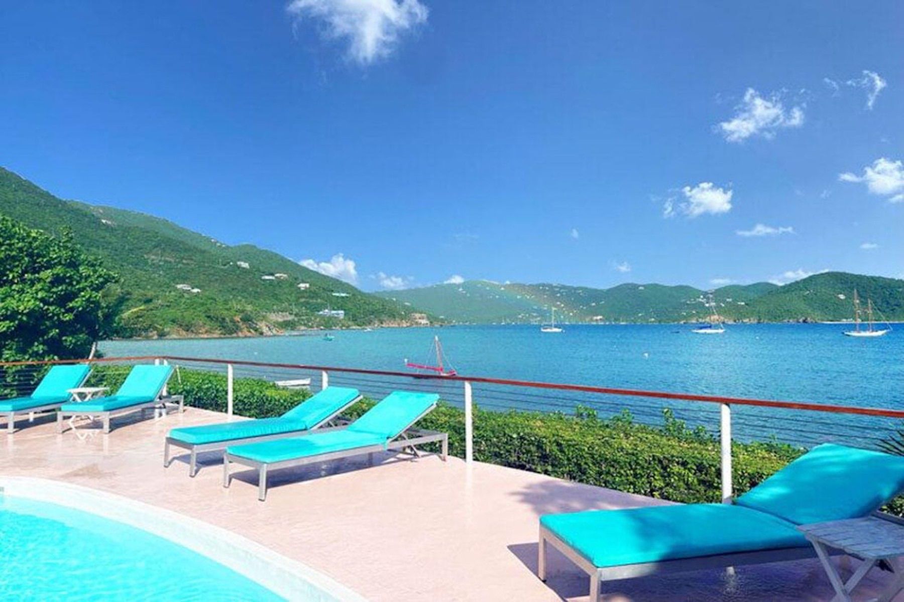 Rainbow Beach House villa photo.
