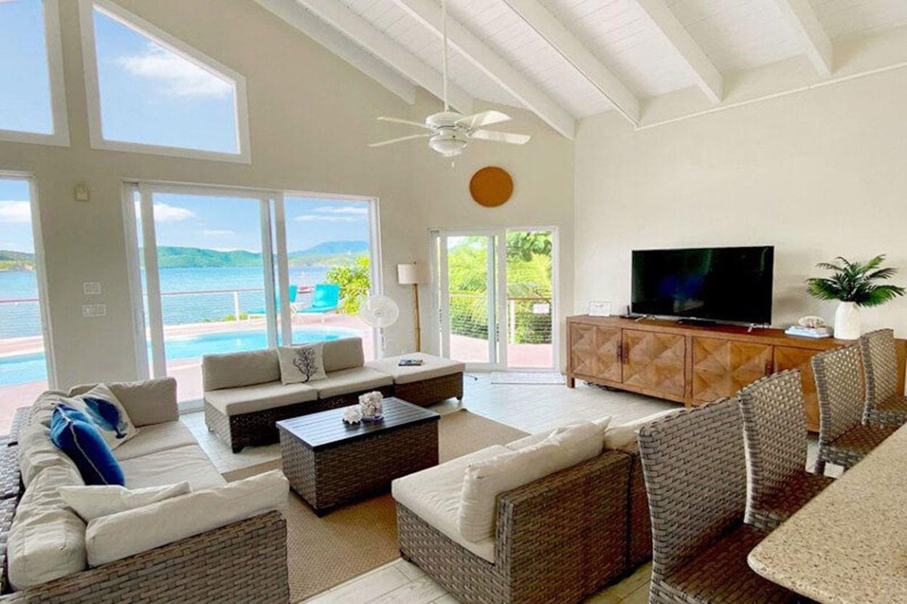 Rainbow Beach House villa photo.