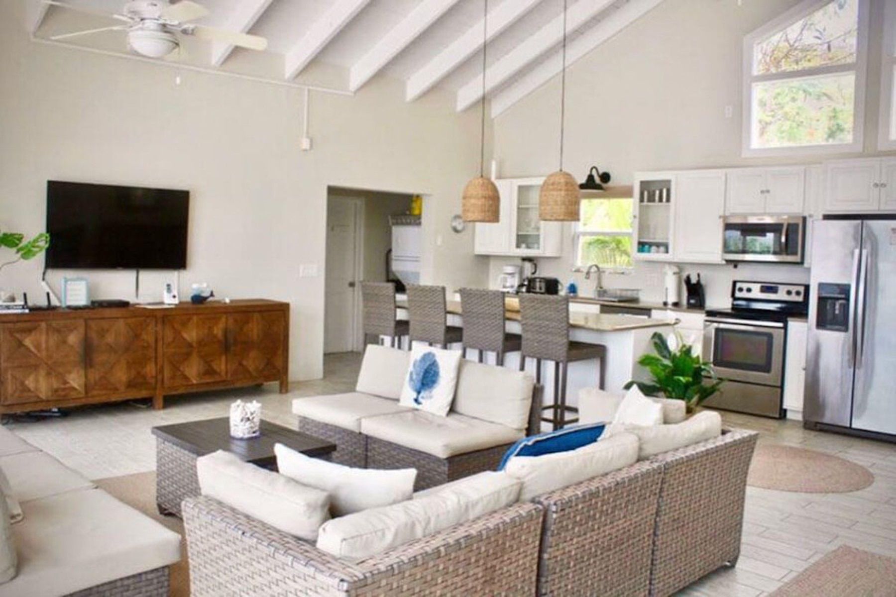Rainbow Beach House villa photo.