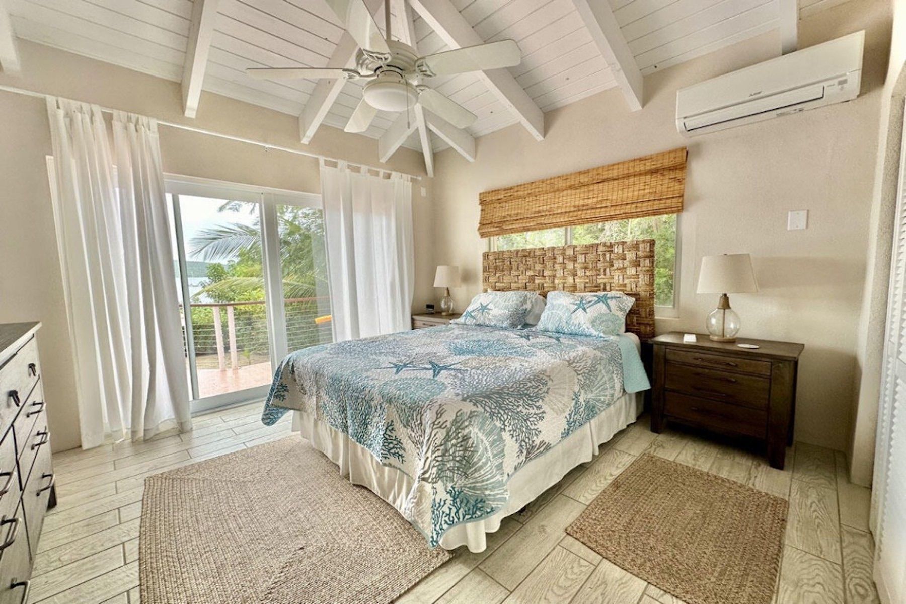 Rainbow Beach House villa photo.
