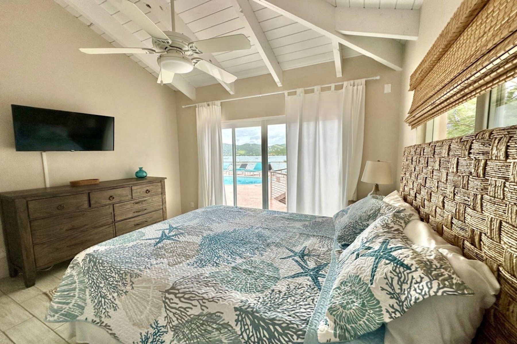 Rainbow Beach House villa photo.
