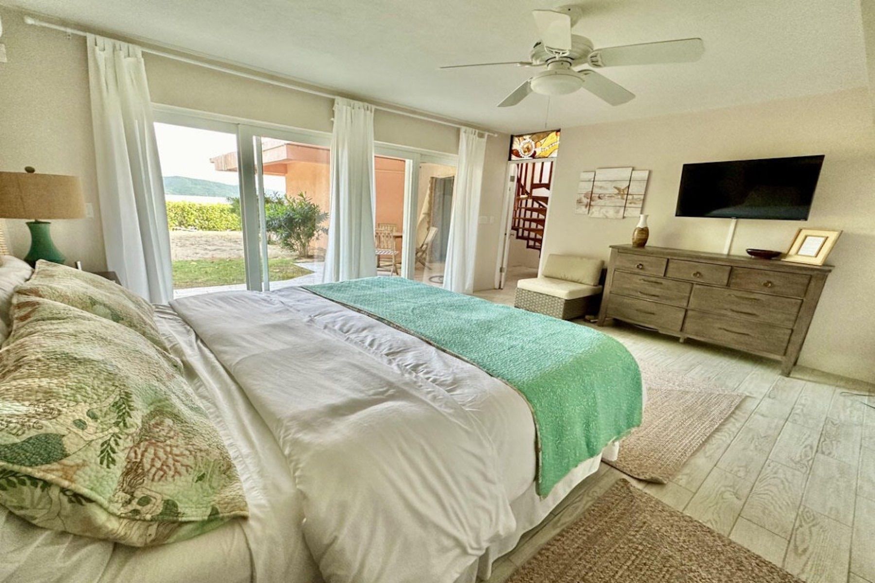 Rainbow Beach House villa photo.