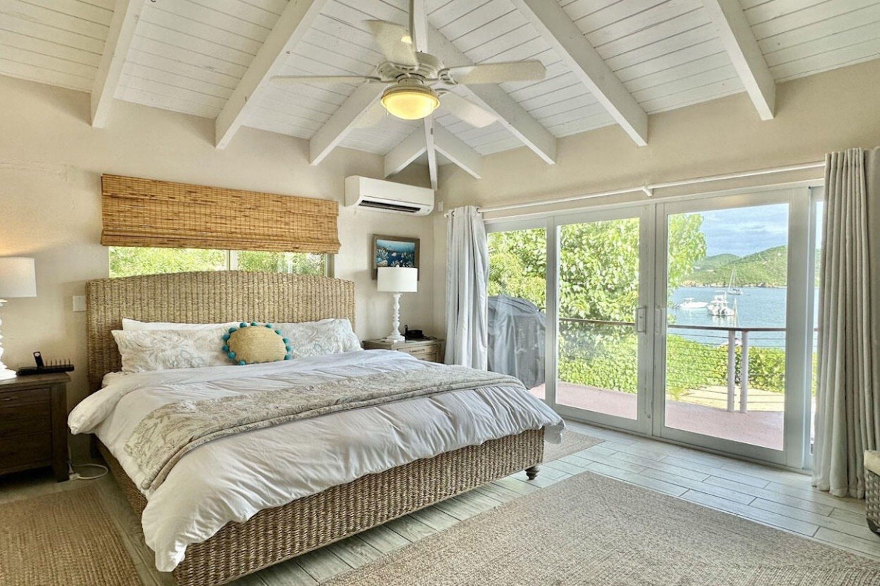 Rainbow Beach House villa photo.