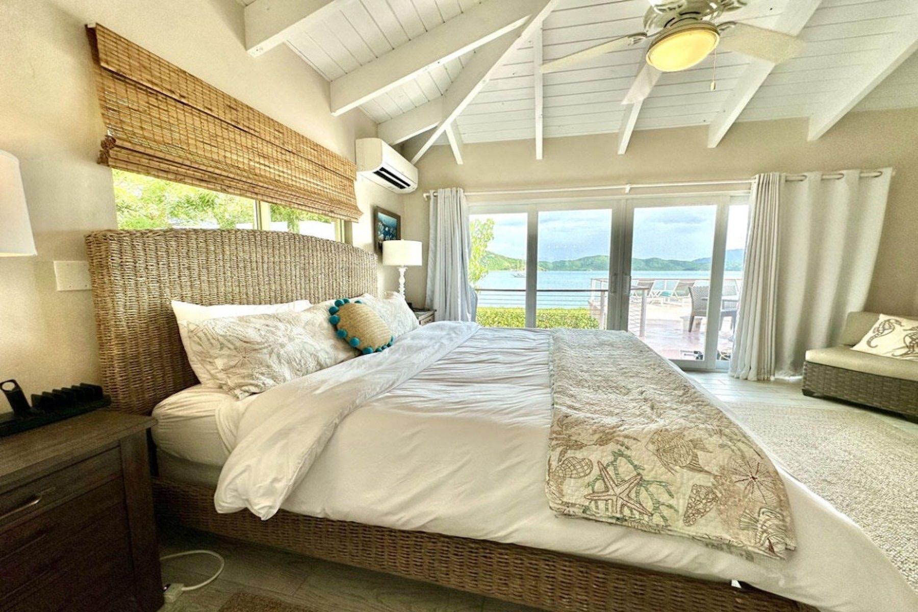 Rainbow Beach House villa photo.