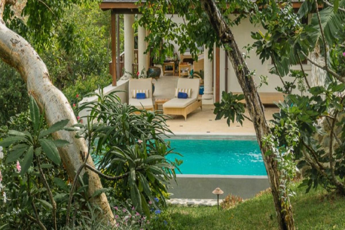 Pool area