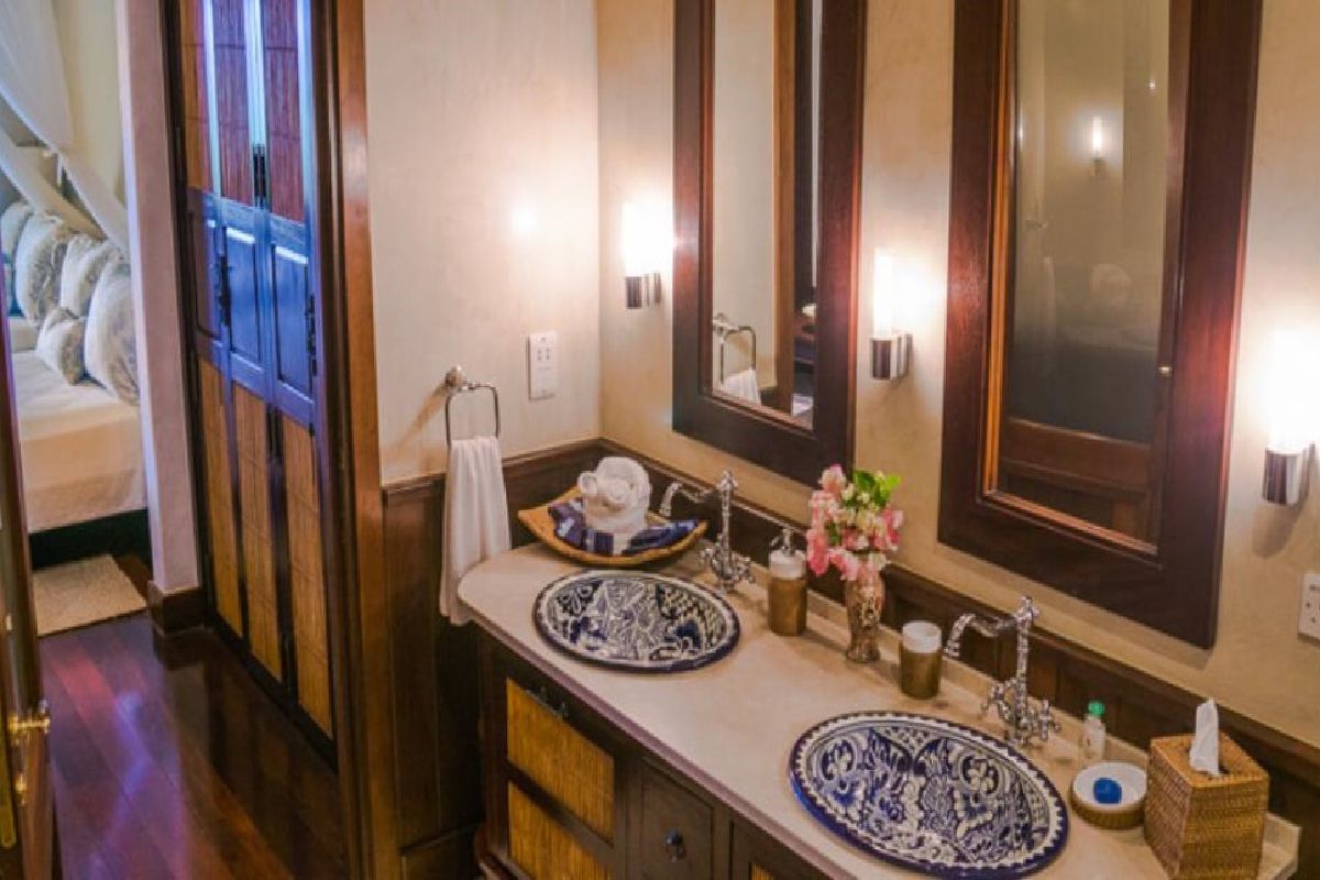 En suite bathroom