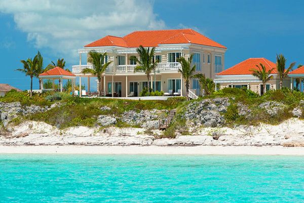 Haven House is located on shores of Long Bay on the south east coast of Providenciales