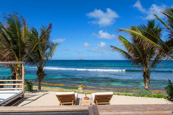 Greenhart Villa is located in Anse des Cayes on the beach