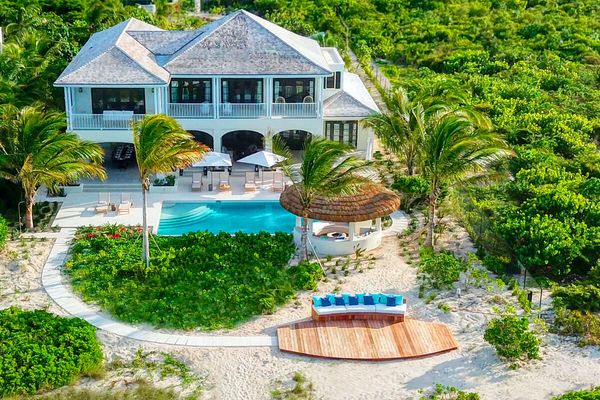 Kisiwa House is located just steps away from Grace Bay Beach 