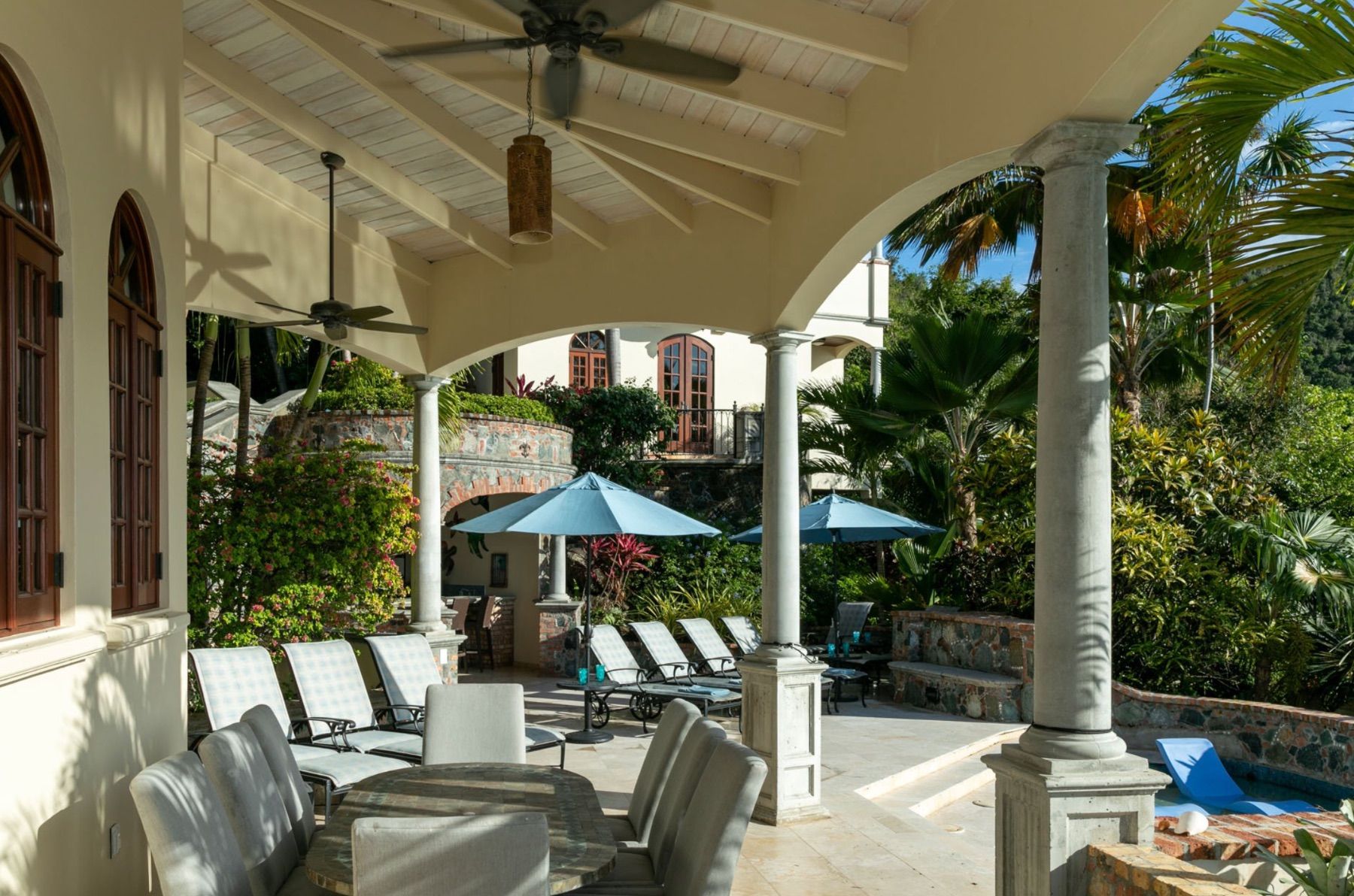 Rotunda villa photo.