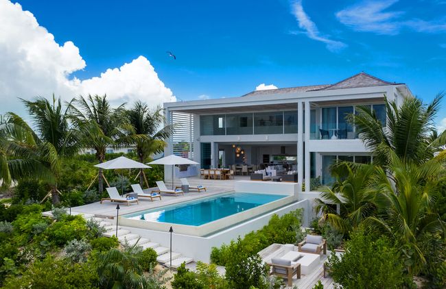 Beach Enclave 4 bedroom Ocean View at Grace Bay