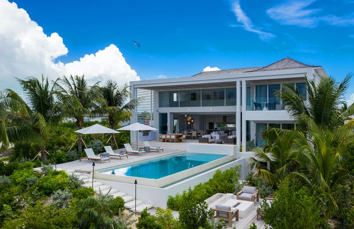 Beach Enclave 4 bedroom Ocean View at Grace Bay