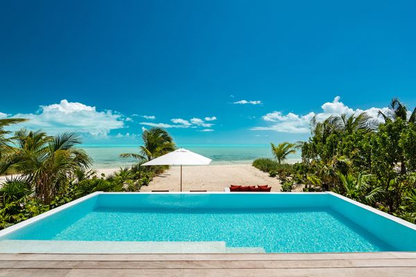 Beach Enclave Long Bay is located on the southeastern edge of Providenciales