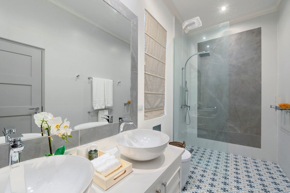 En suite bathroom