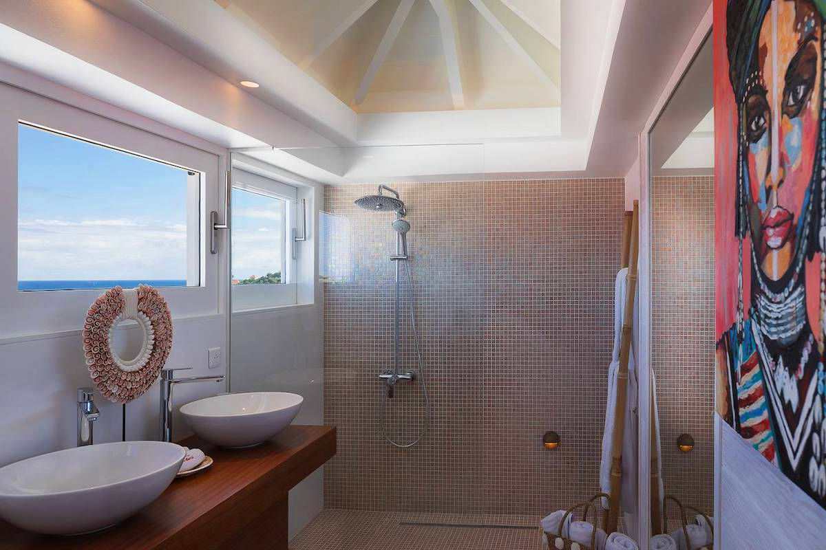 En suite bathroom