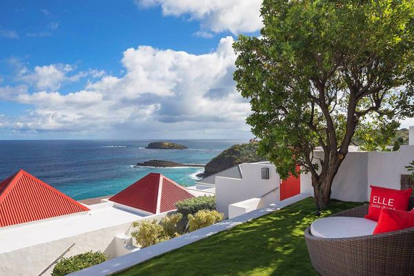 Villa Elle is located on the cliffs on the north eastern side of Pointe Milou