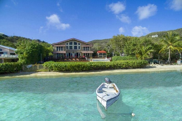 Seaside Breeze Villa is located in the Coral Bay area on the beautiful Johnson Bay Beach
