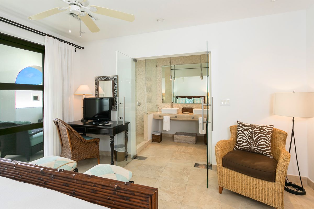 Second bedroom sitting area