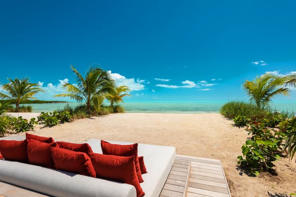 Beach Enclave Long Bay is located on the southeastern edge of Providenciales