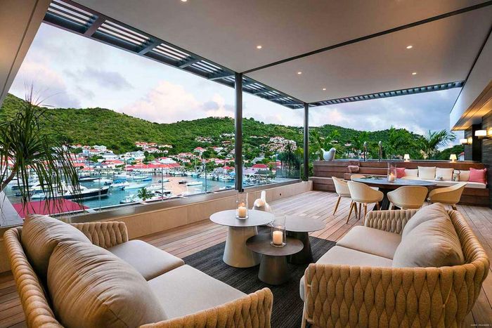 Apartment Gustavia Lights is located in a complex right on Gustavia Harbor