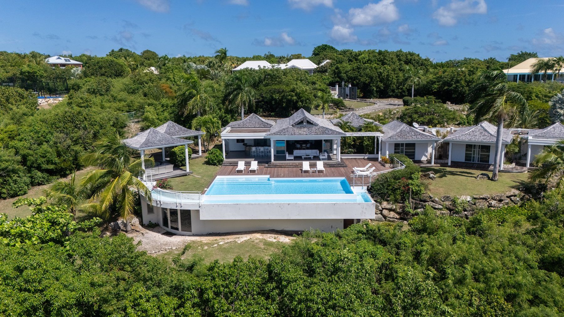 No Limit villa photo.