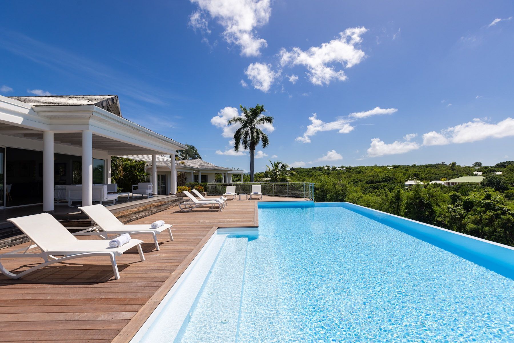 No Limit villa photo.