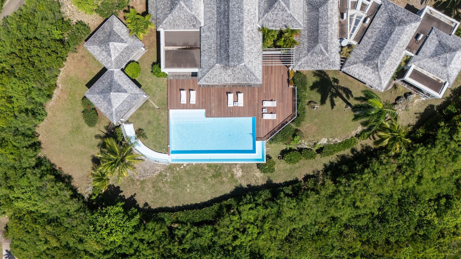 No Limit villa photo.
