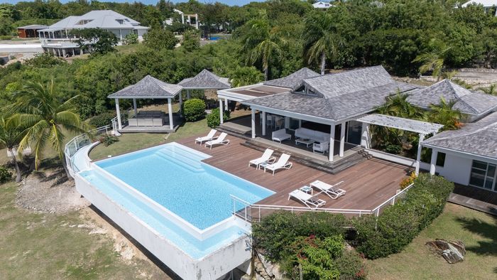 No Limit villa photo.