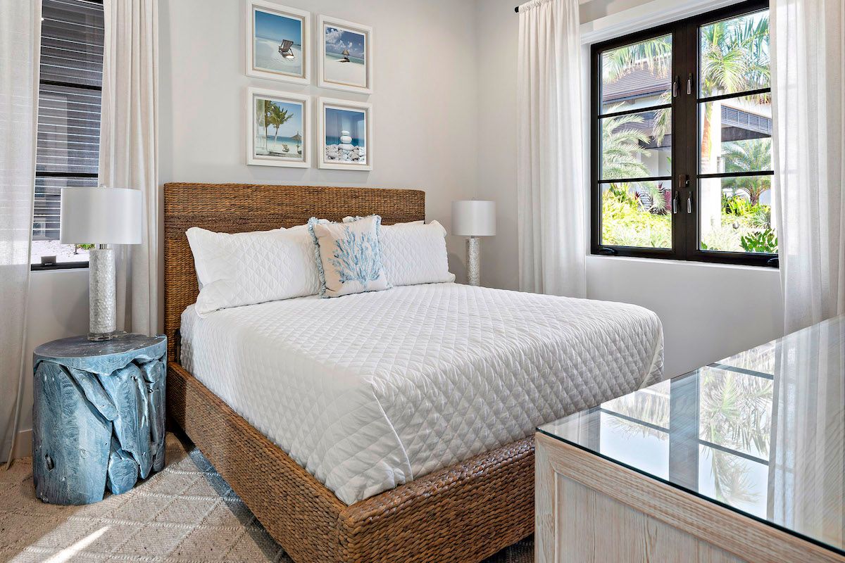 King bed in Cottage