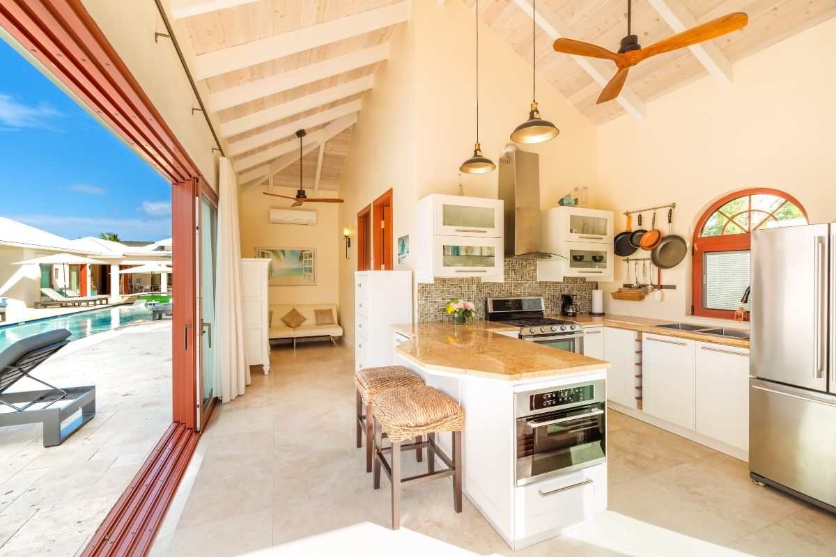 Canal guest house kitchen