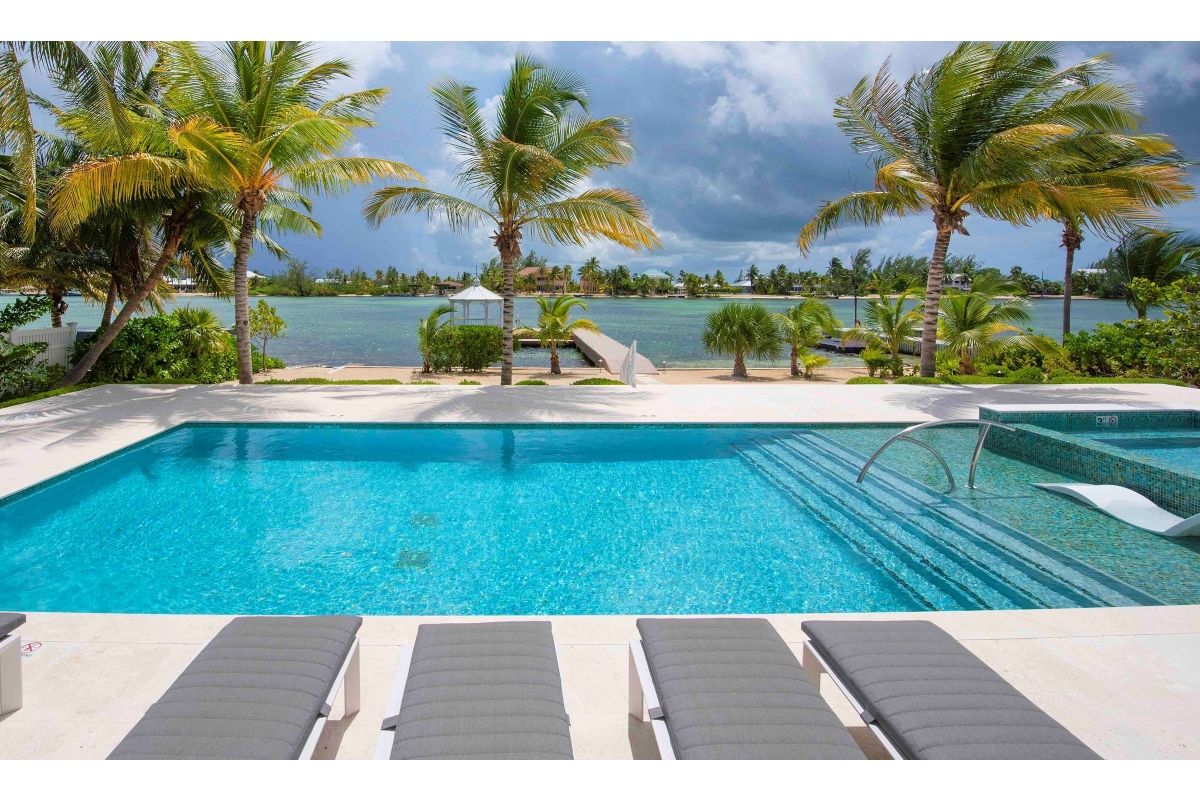 Kai-Yak Cove Villa is located in the resort neighborhood of Cayman Kai