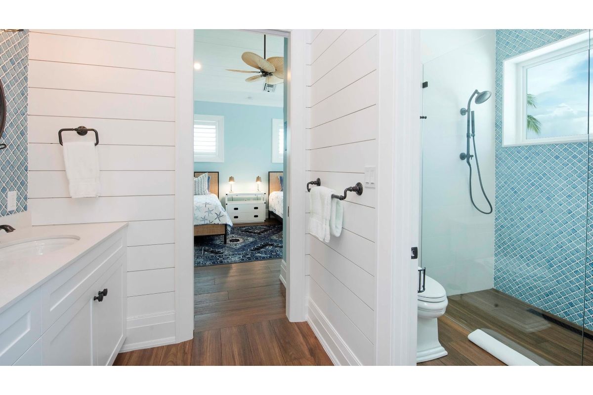Shared upper level bathroom