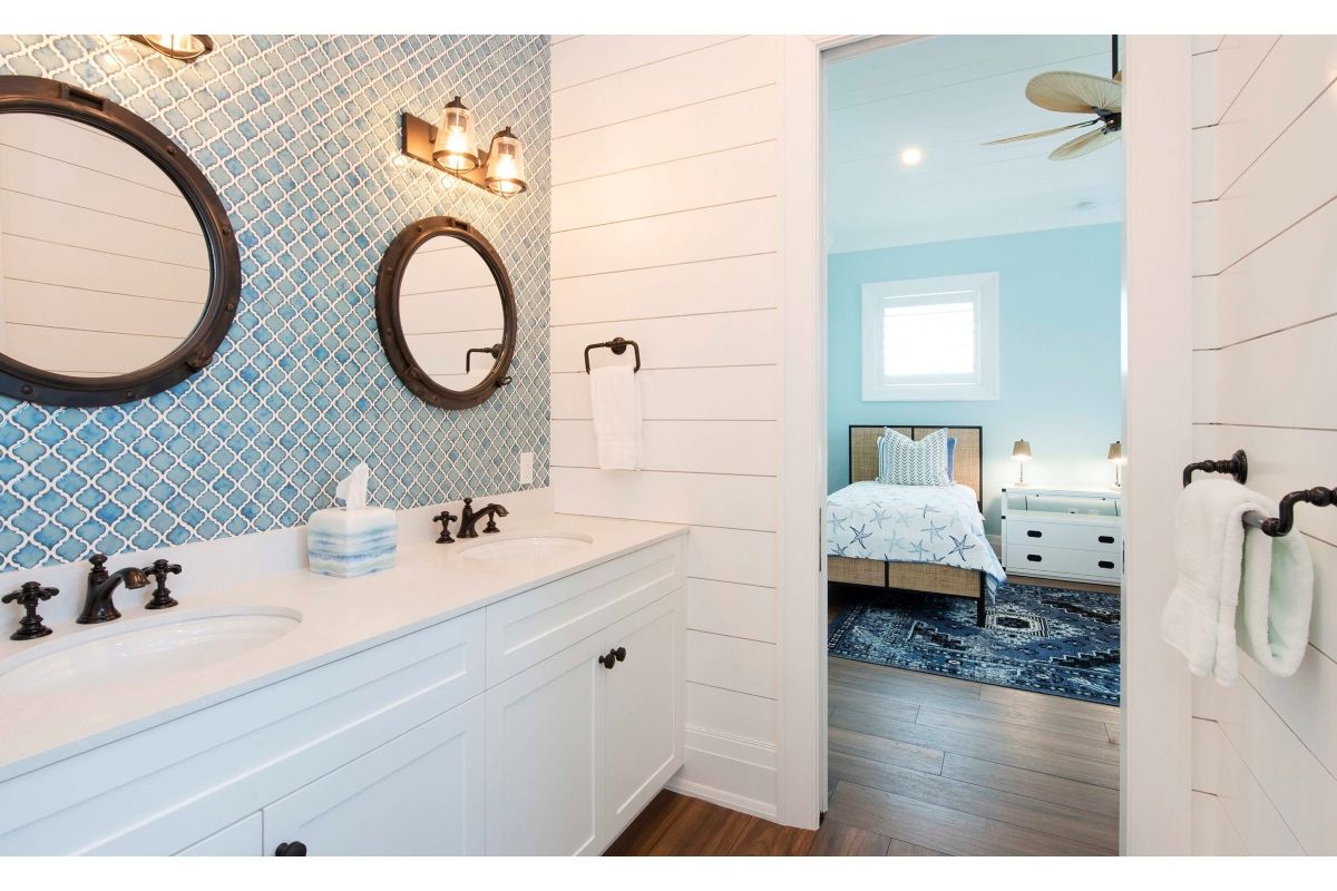 Upper level shared bathroom