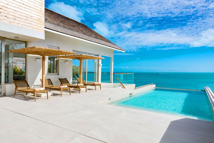 Le Mer Villa South is located on Sapodilla Bay in Chalk Sound