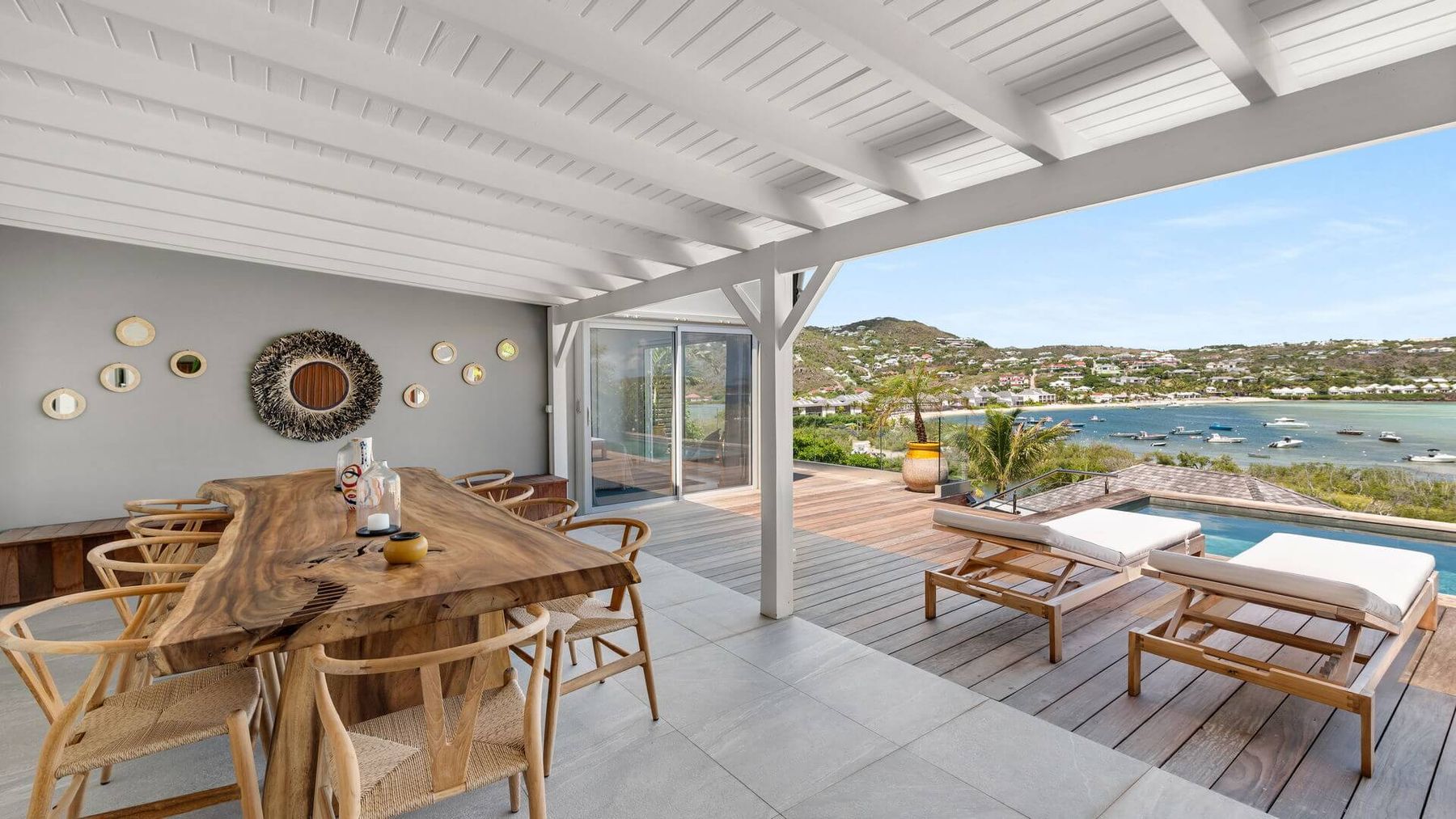 Essenia villa photo.