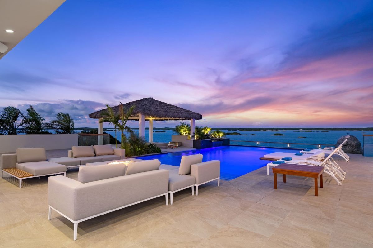Ocean Breeze is located directly on Chalk Sound