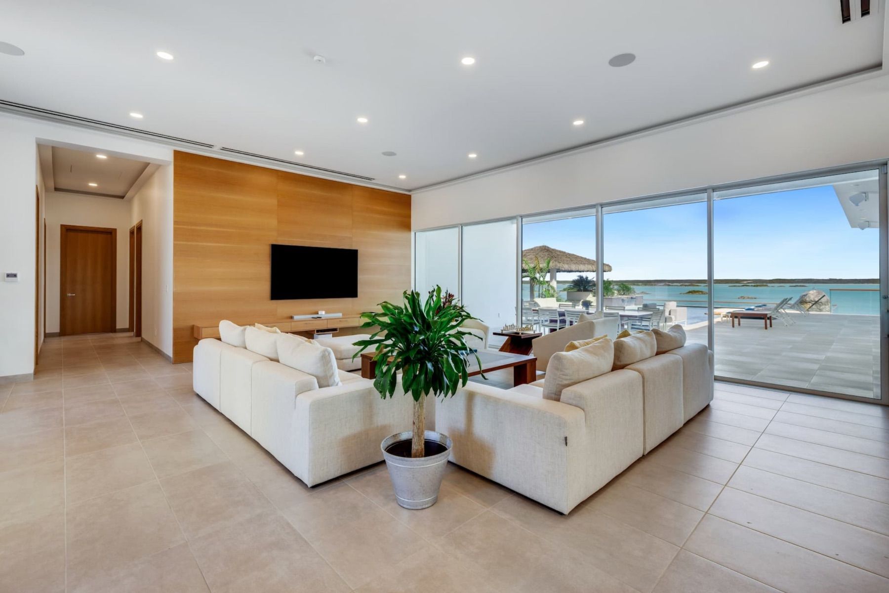 Ocean Breeze villa photo.