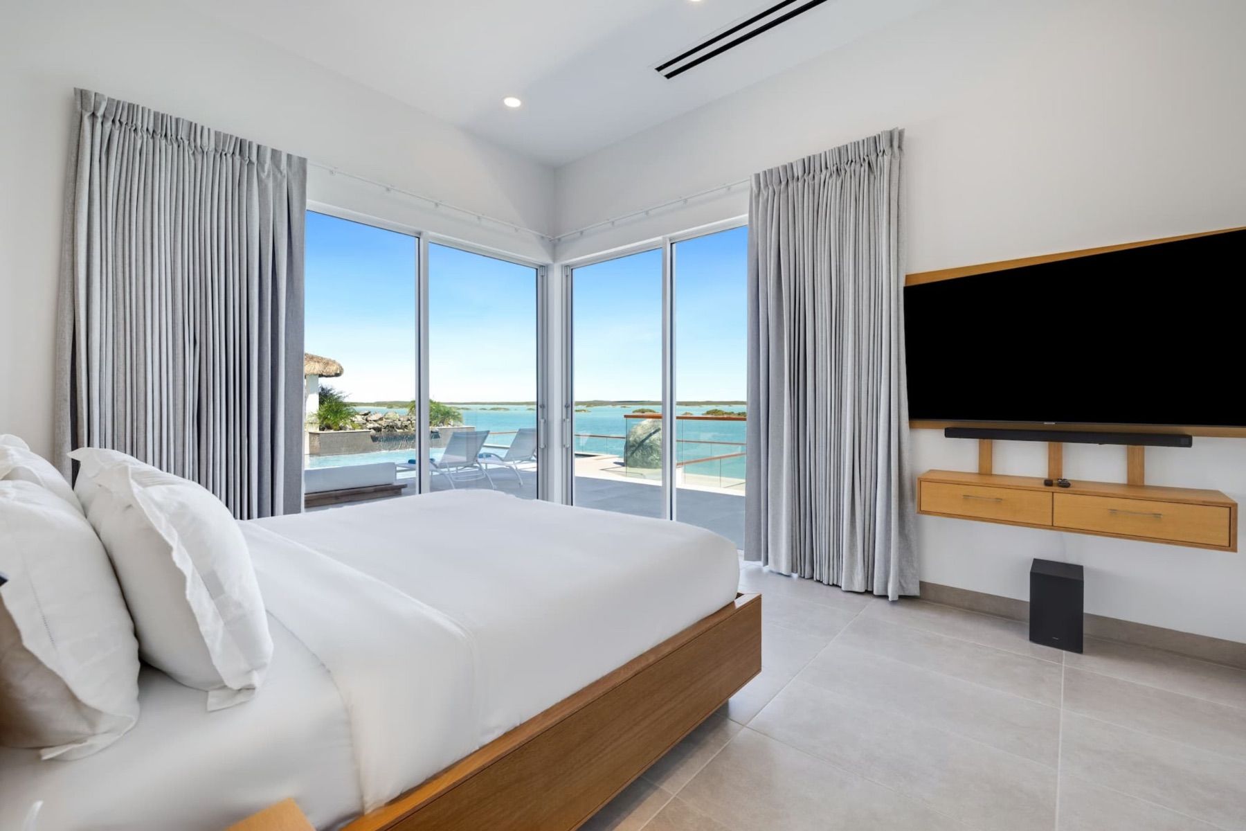 Ocean Breeze villa photo.