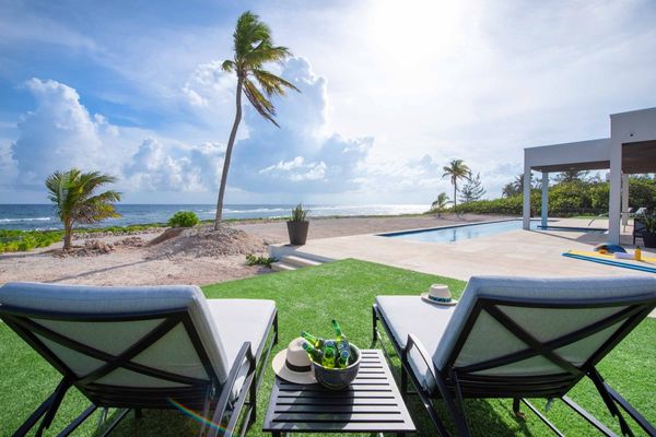 Win Upon the Waves Villa is located on the southern coast of Grand Cayman
