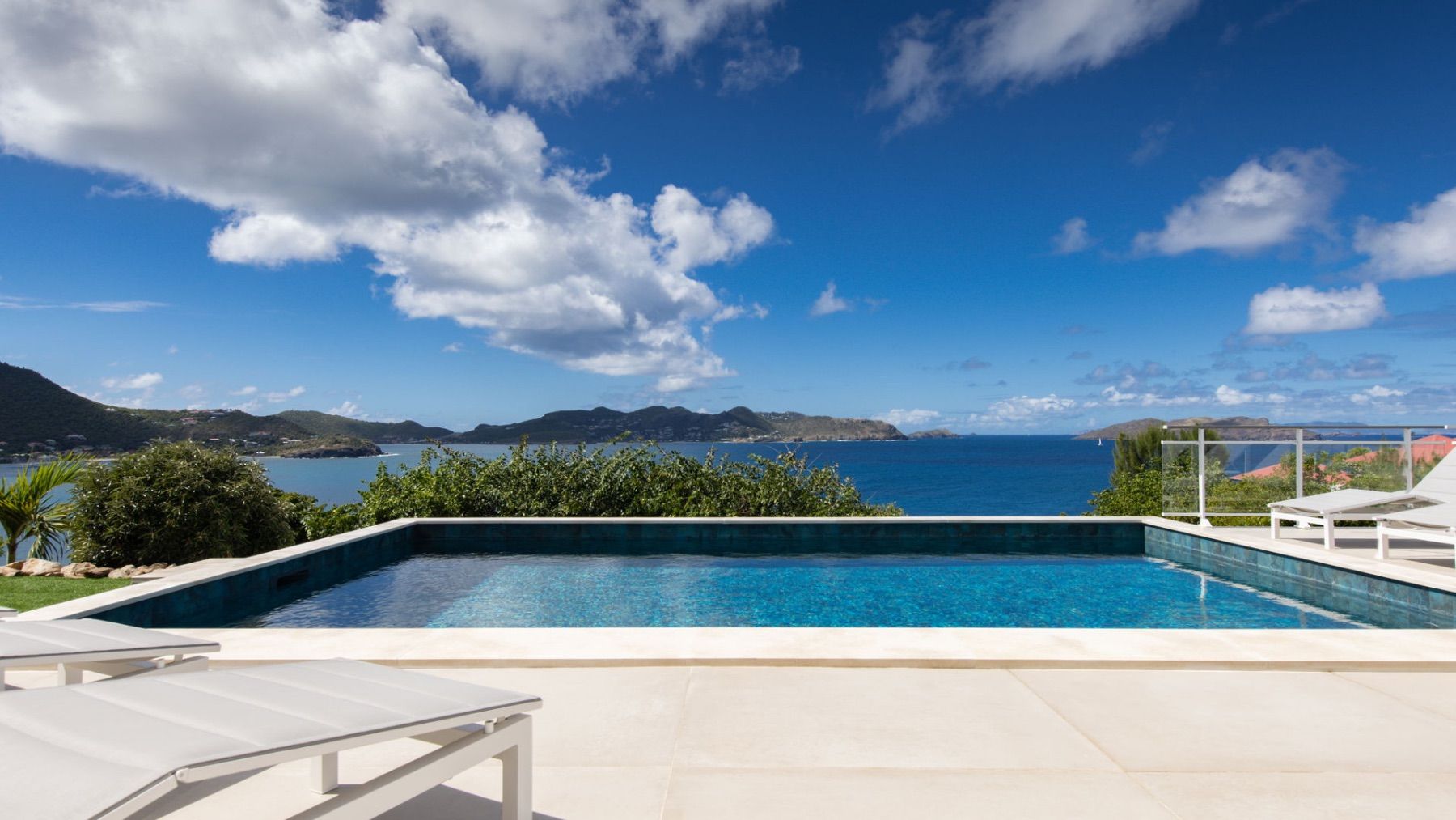 Swimming pool with views!