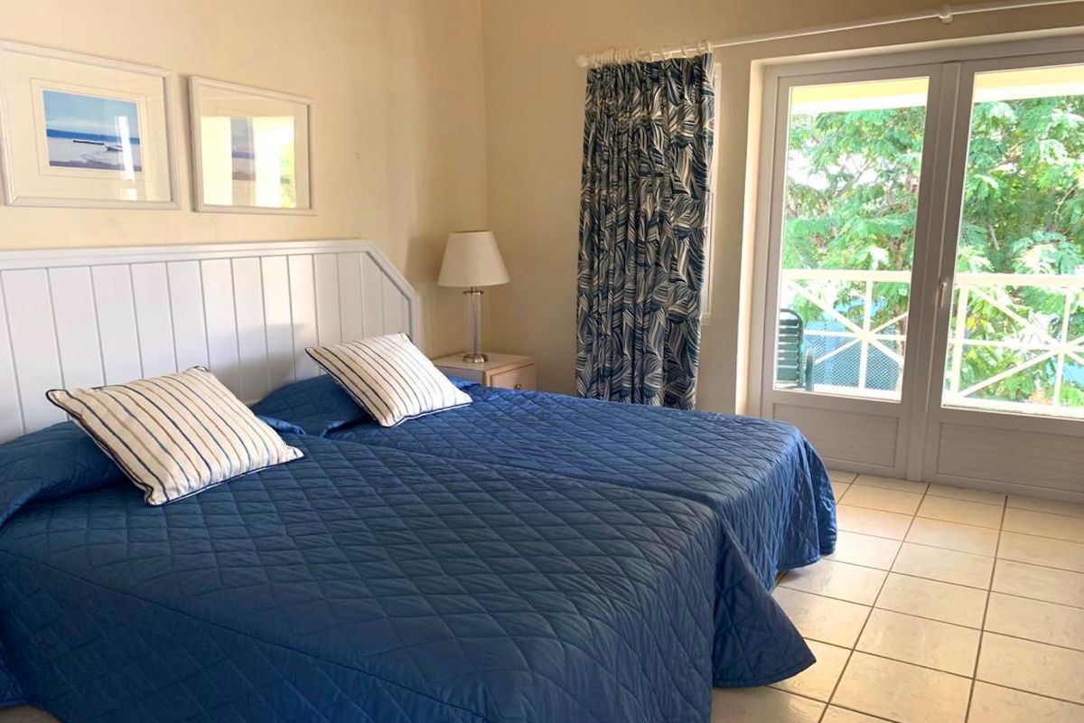 Third bedroom with two twin beds