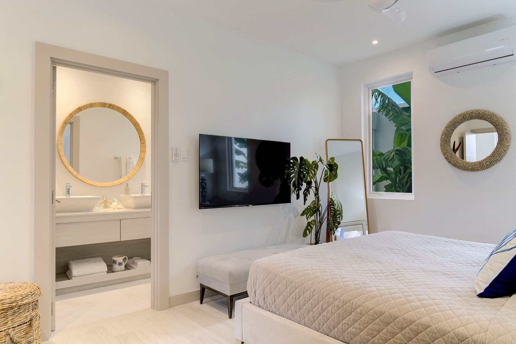 The White House at Porters Place villa photo.