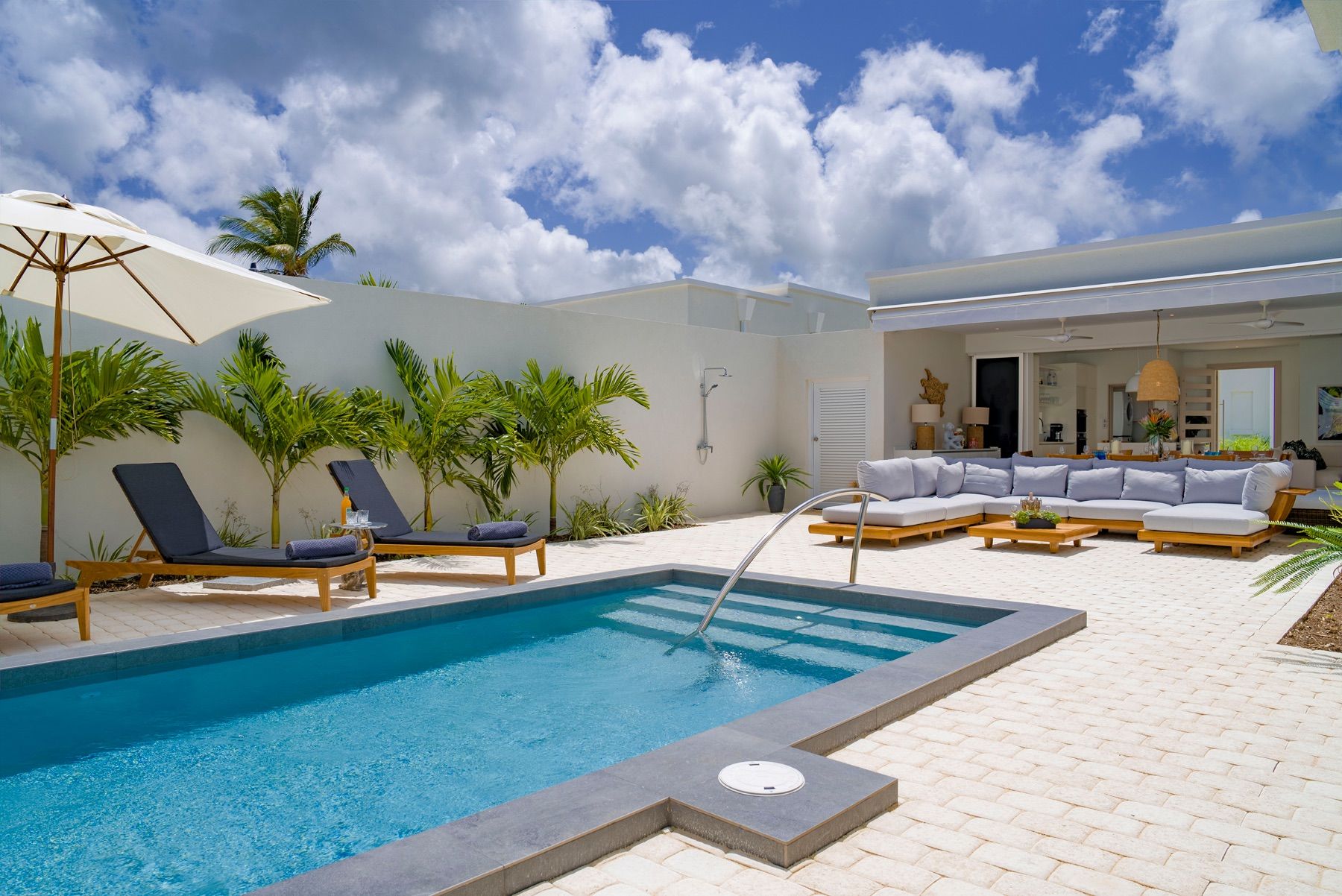 The White House at Porters Place villa photo.