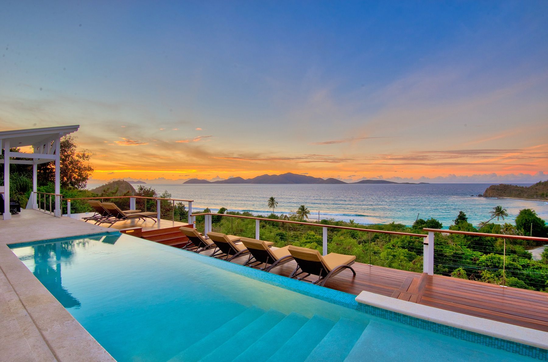 Smugglers Beachside villa photo.