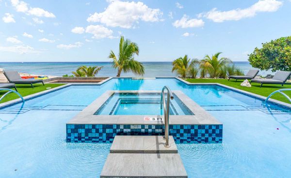 Bella Rocca villa in Cayman