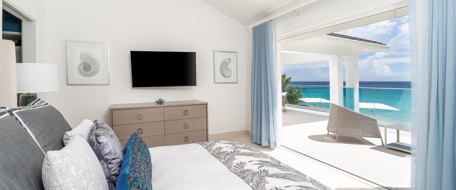 Upper Level queen bedroom with sea views
