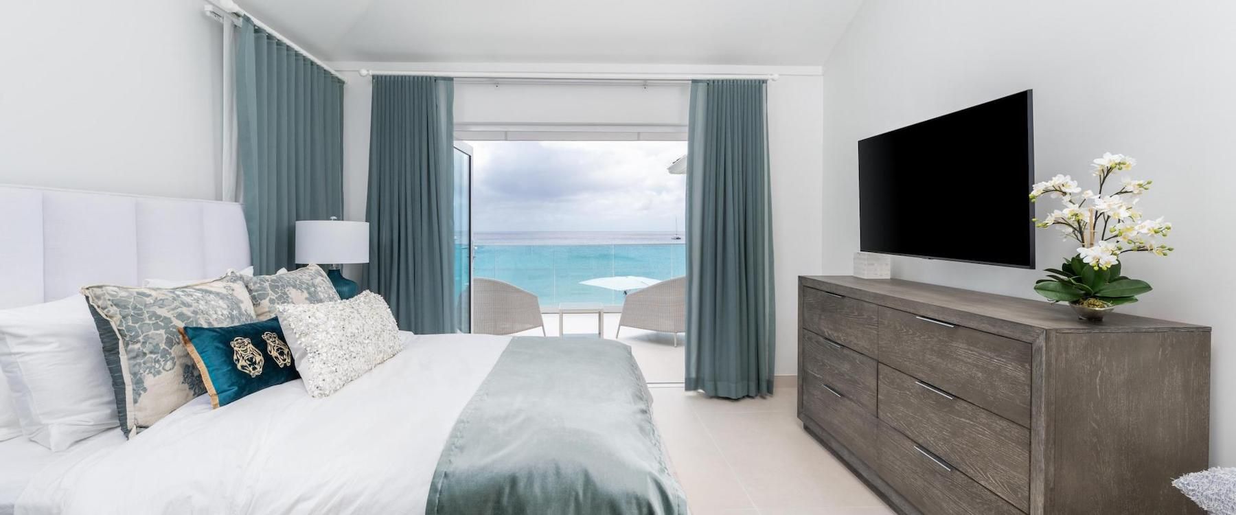 Upper Level queen bedroom with sea views