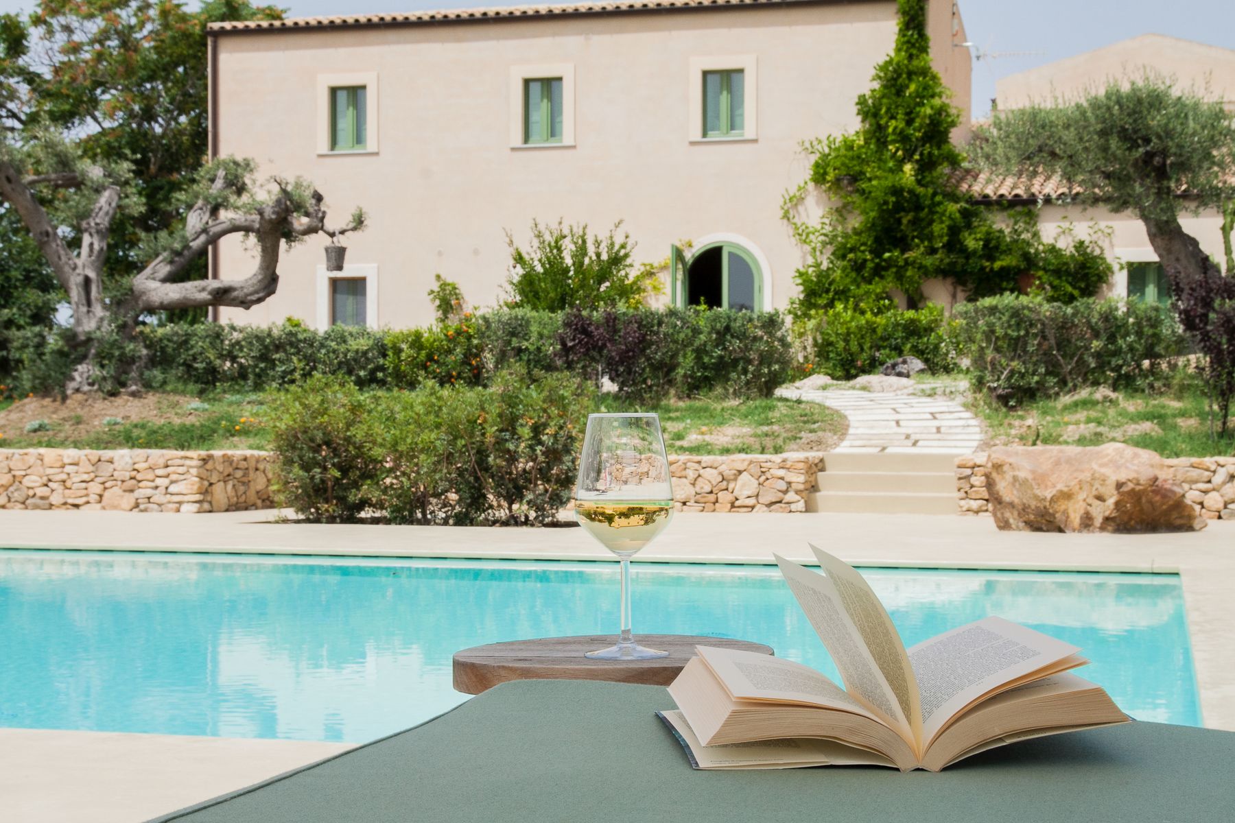 Naturarte villa photo.
