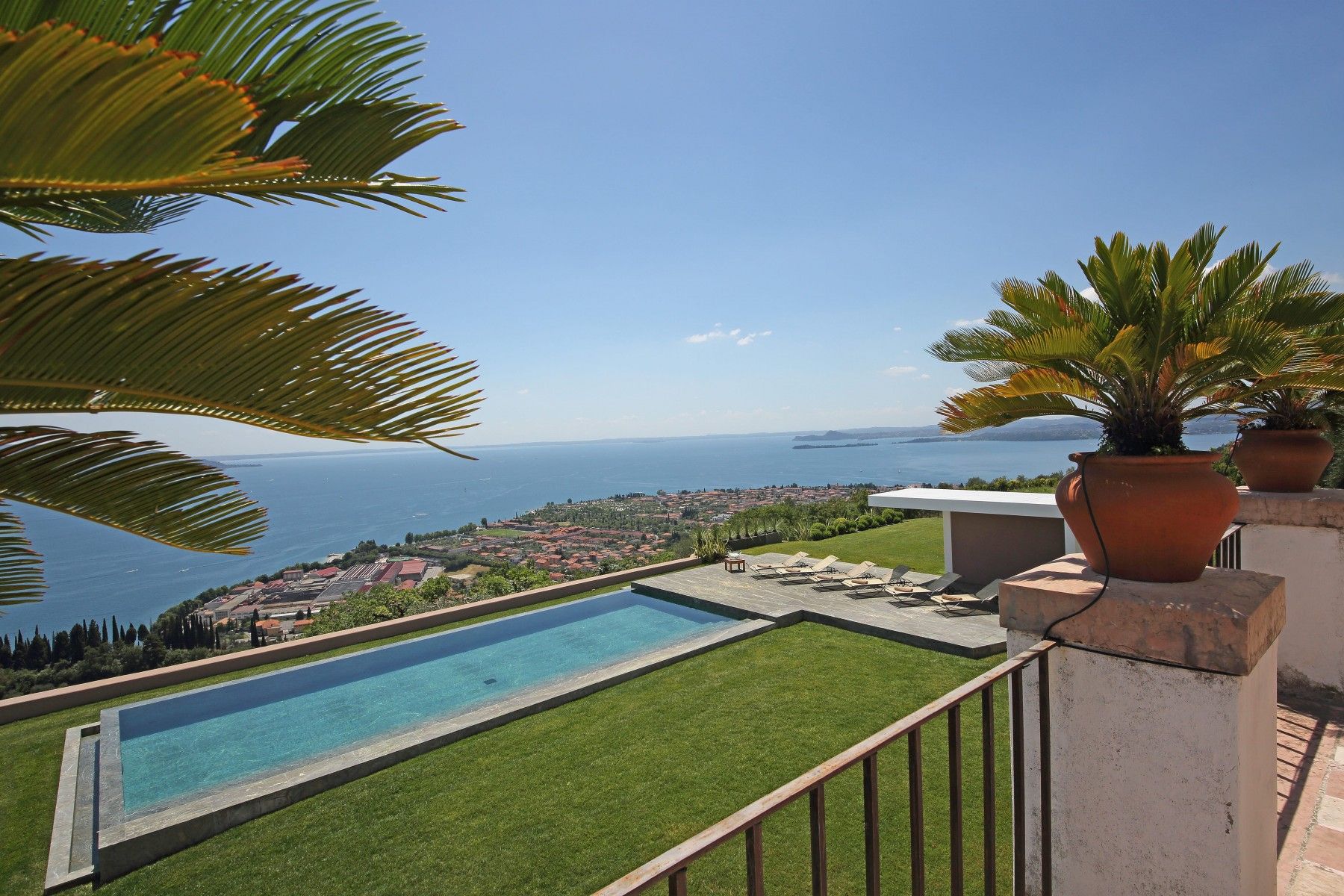 Vista Lago villa photo.