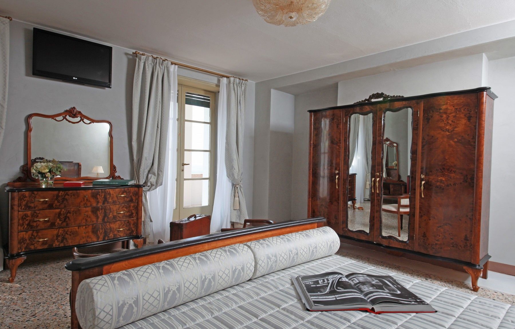 Vista Lago villa photo.